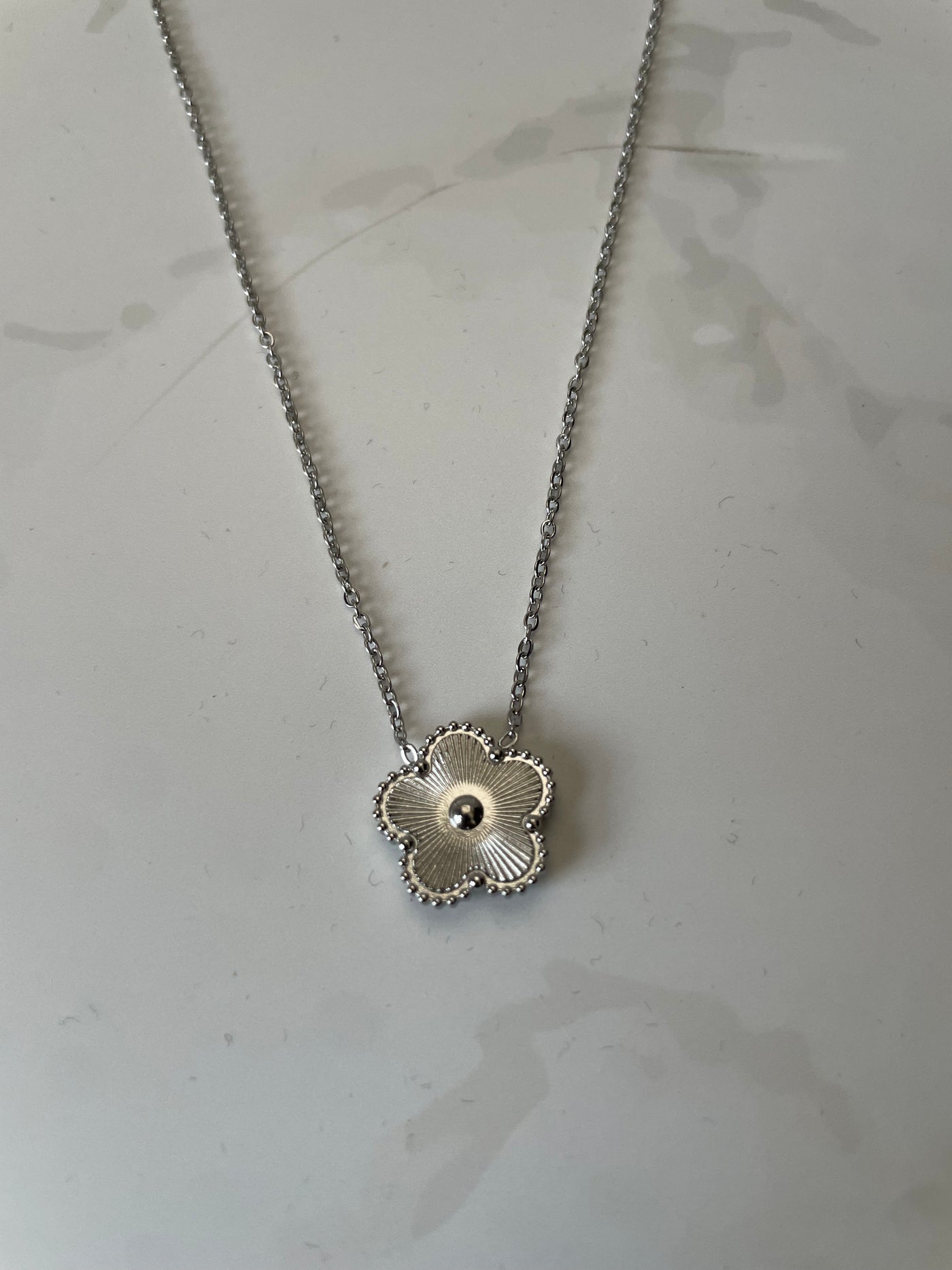 Grey Clover Necklace – 18K Gold Plated, French Jewelry Inspired