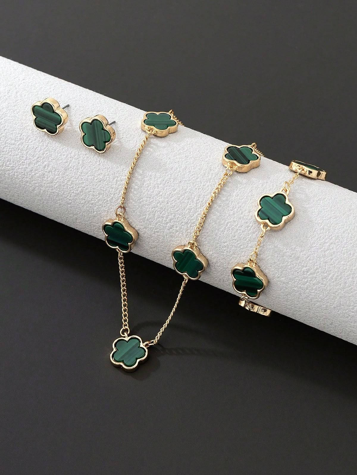 ✨ Emerald “Lina” Green Clover Jewerly Set( Neckla, Bracelet& Earrings)